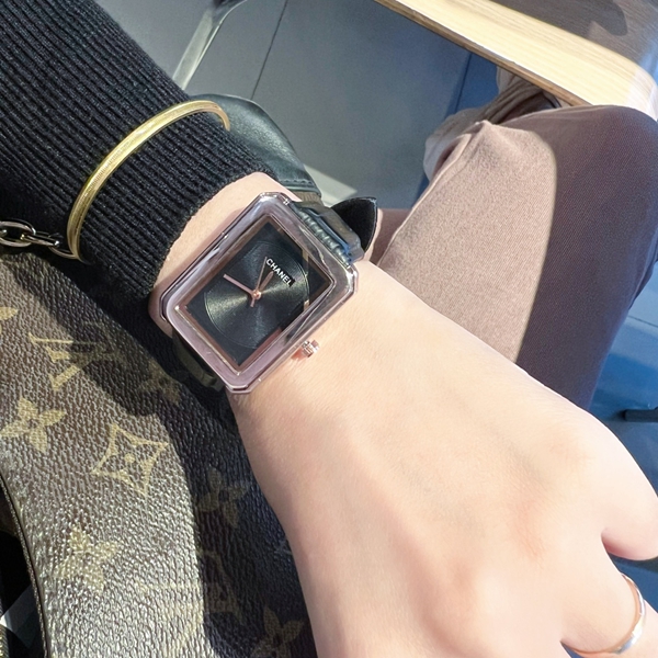 ブランド時計側面デザイン